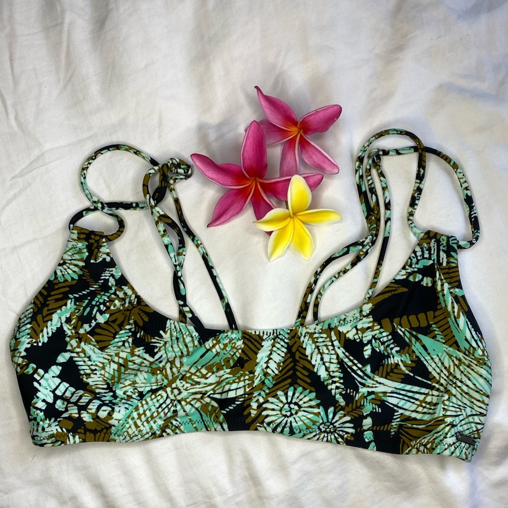 VOLCOM bikini top size L